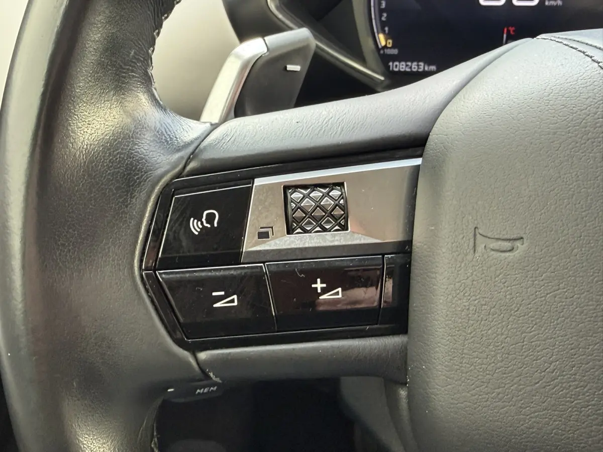 1.2 PureTech So Chic Camera Navigatie Carplay DAB Cruise Leder Lane assist