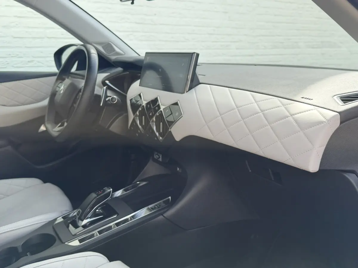 1.2 PureTech So Chic Camera Navigatie Carplay DAB Cruise Leder Lane assist