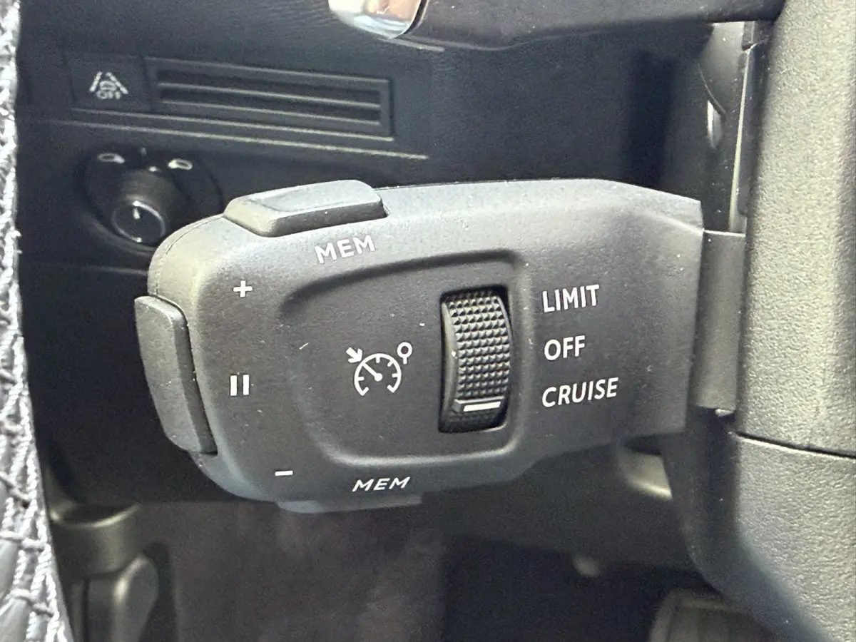 1.2 PureTech So Chic Camera Navigatie Carplay DAB Cruise Leder Lane assist