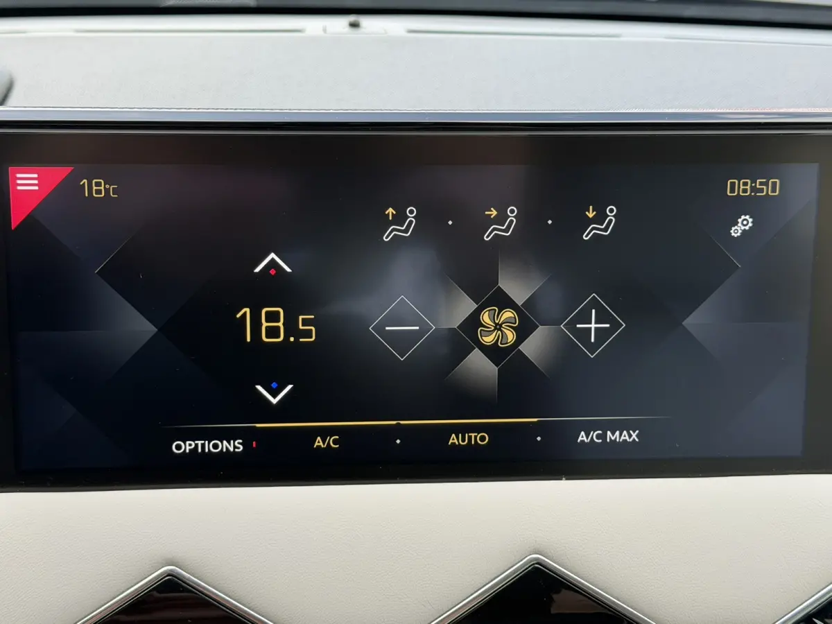 1.2 PureTech So Chic Camera Navigatie Carplay DAB Cruise Leder Lane assist