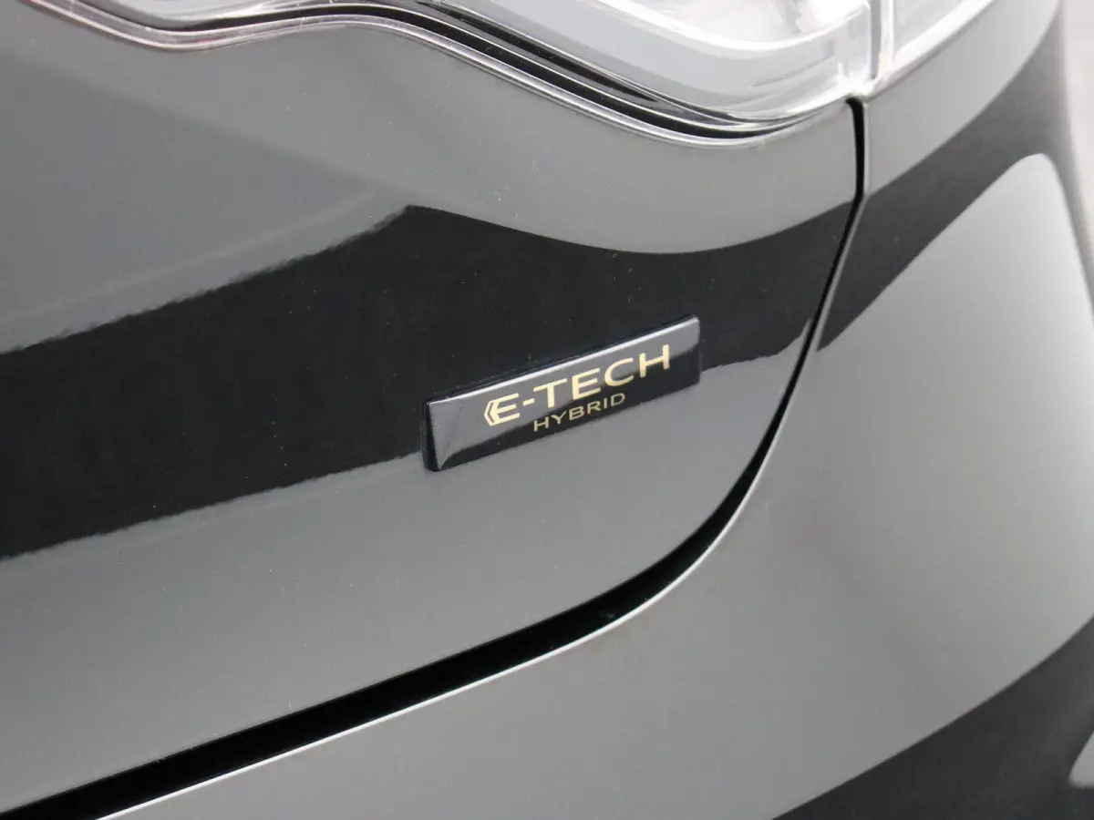 1.6 E-Tech Full Hybrid 145 evolution | Parkeersensoren achter | Apple carplay |