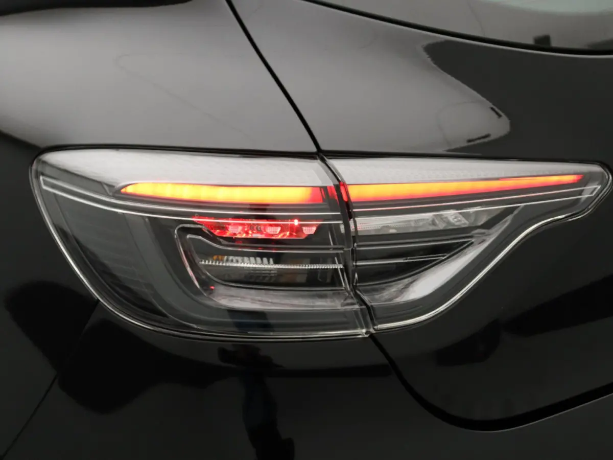 1.6 E-Tech Full Hybrid 145 evolution | Parkeersensoren achter | Apple carplay |