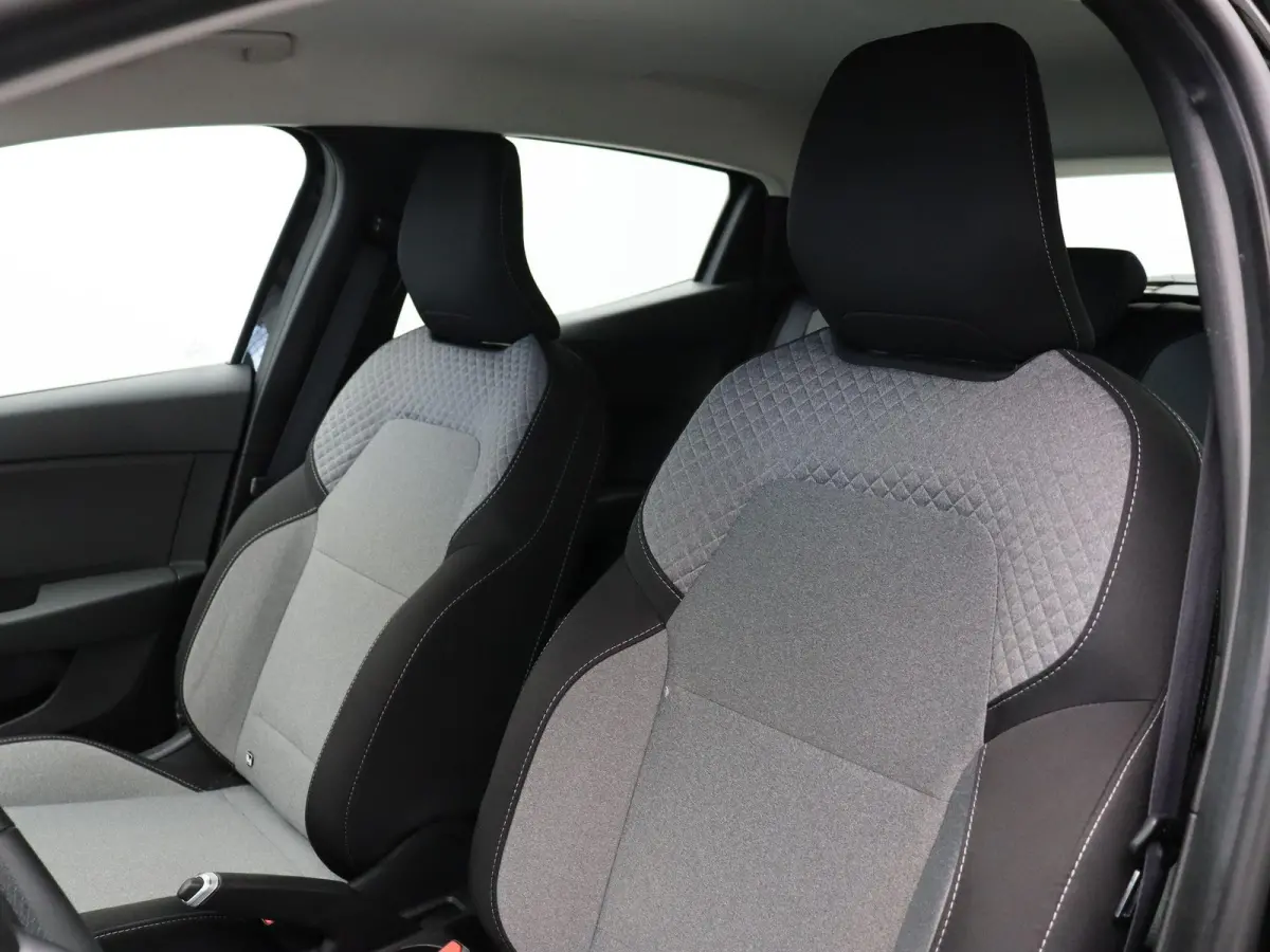 1.6 E-Tech Full Hybrid 145 evolution | Parkeersensoren achter | Apple carplay |