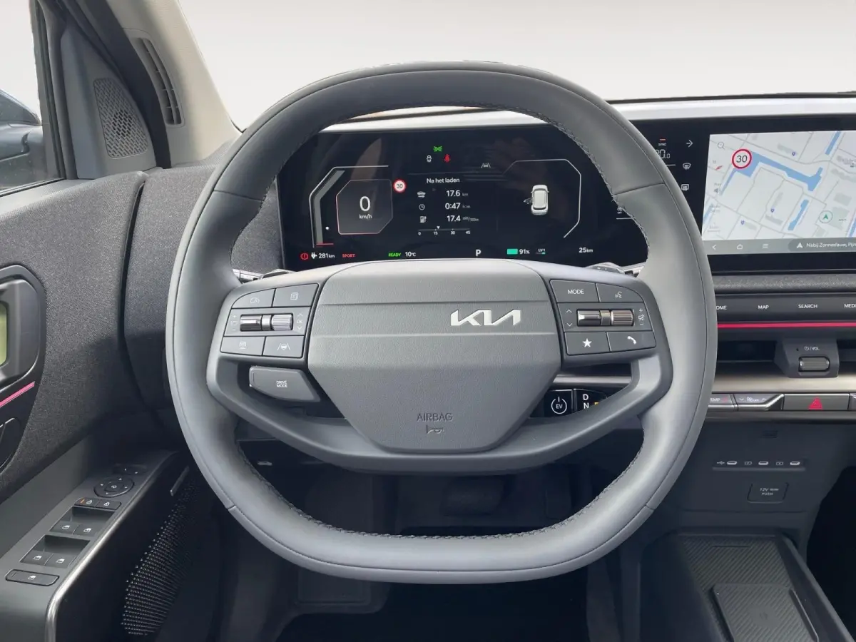 Plus Advanced 42.2 kWh DEMO MODEL PER DIRECT BESCHIKBAAR | Navigatie | Climate control | Elektrische stoel verstelling | Stoel + Stuur verwarming | 308Km WLTP |
