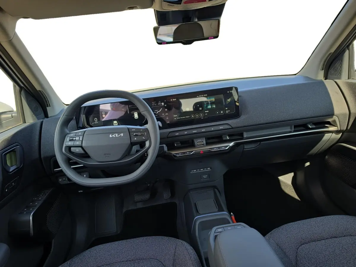 Plus 42.2 kWh | Navigatie | Climate control | Stoel + Stuurverwarming | Parkeer sensoren voor + achter | Parkeer camera achter | DEMO