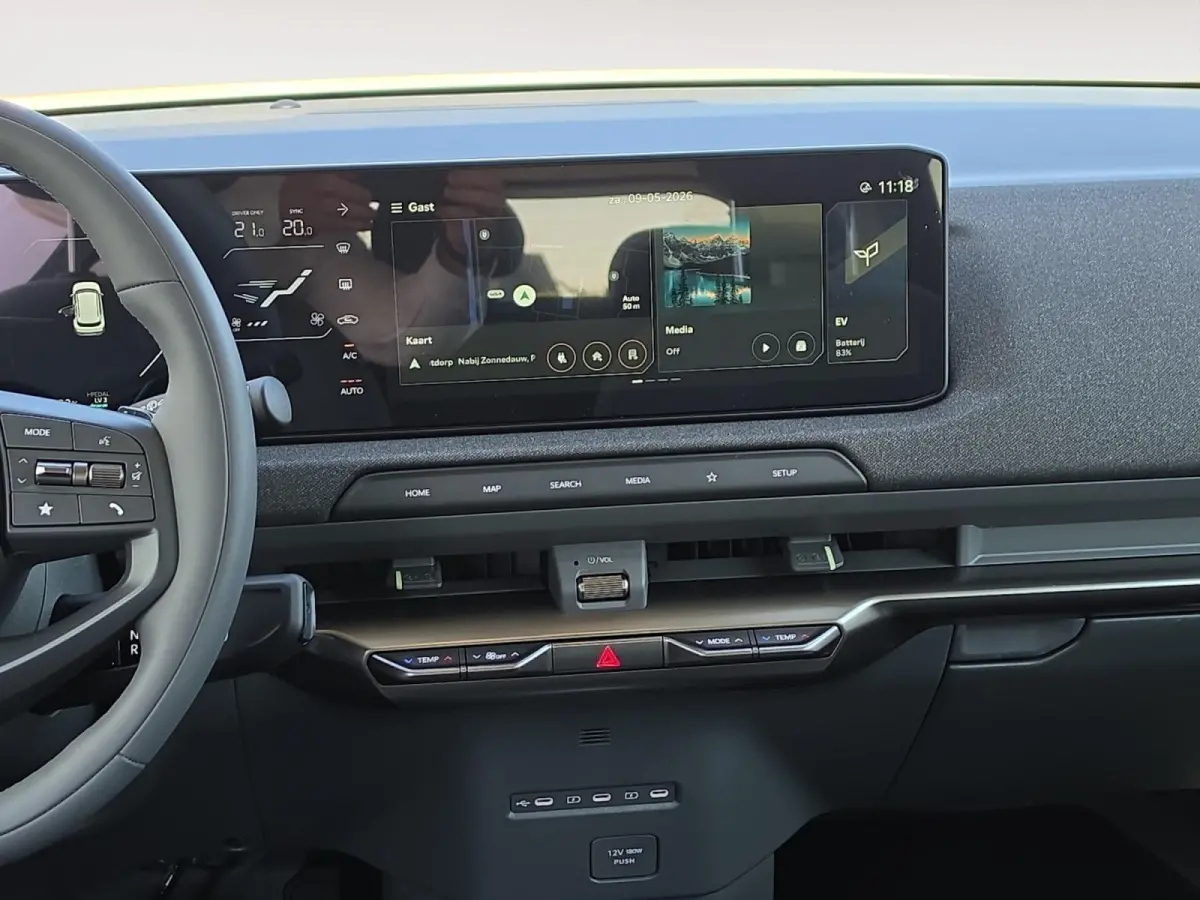 Plus 42.2 kWh | Navigatie | Climate control | Stoel + Stuurverwarming | Parkeer sensoren voor + achter | Parkeer camera achter | DEMO