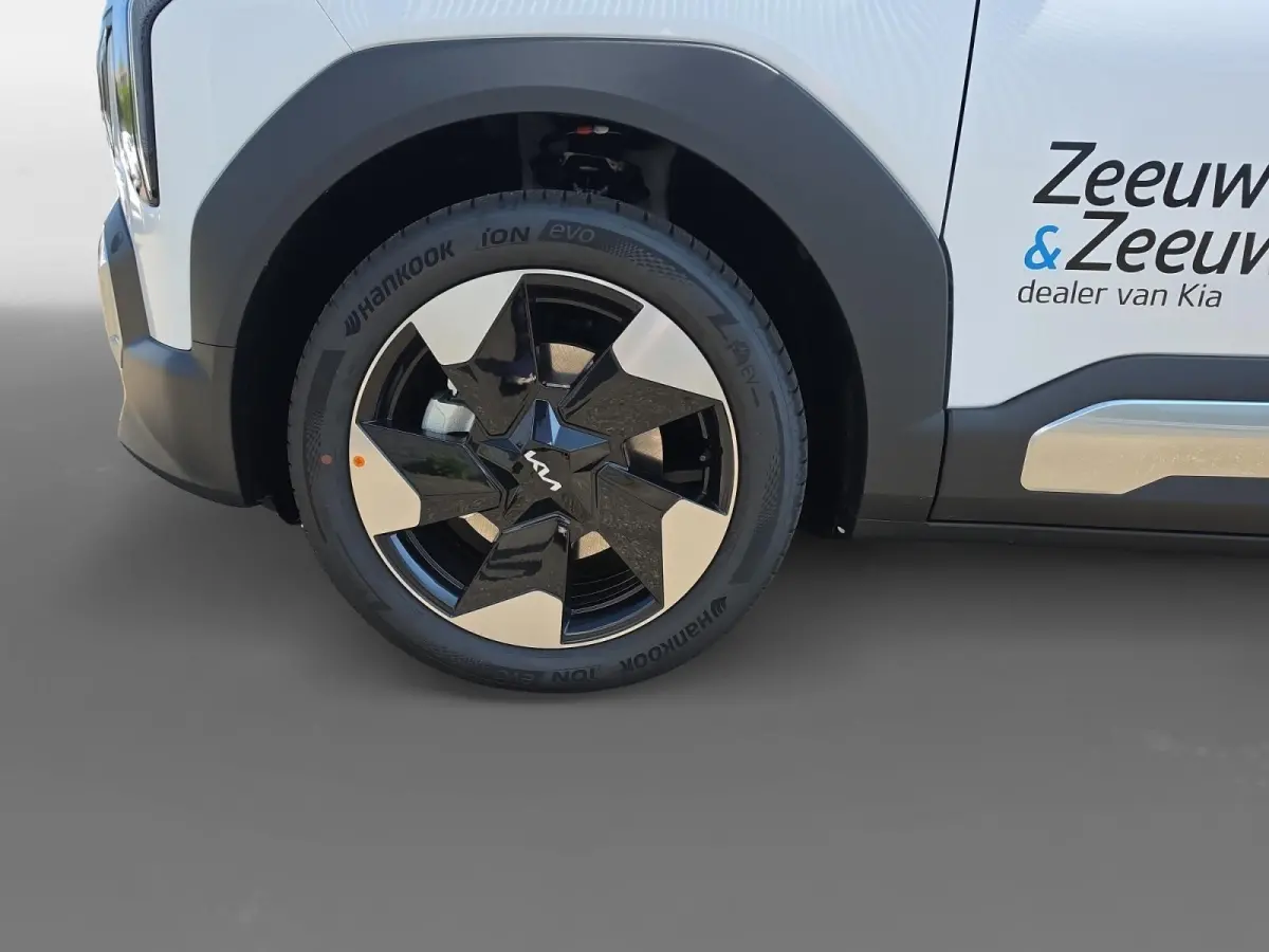 Plus 42.2 kWh | Navigatie | Climate control | Stoel + Stuurverwarming | Parkeer sensoren voor + achter | Parkeer camera achter | DEMO