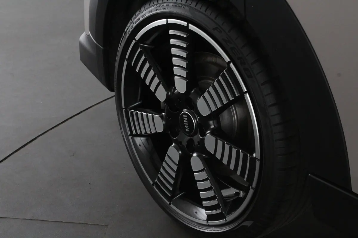 Mini 2.0 S Yours > Zwart Dak/Leer/Rooftop Grey/Stoelverwarming