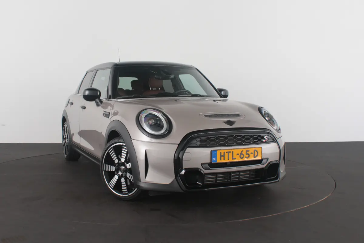 Mini 2.0 S Yours > Zwart Dak/Leer/Rooftop Grey/Stoelverwarming