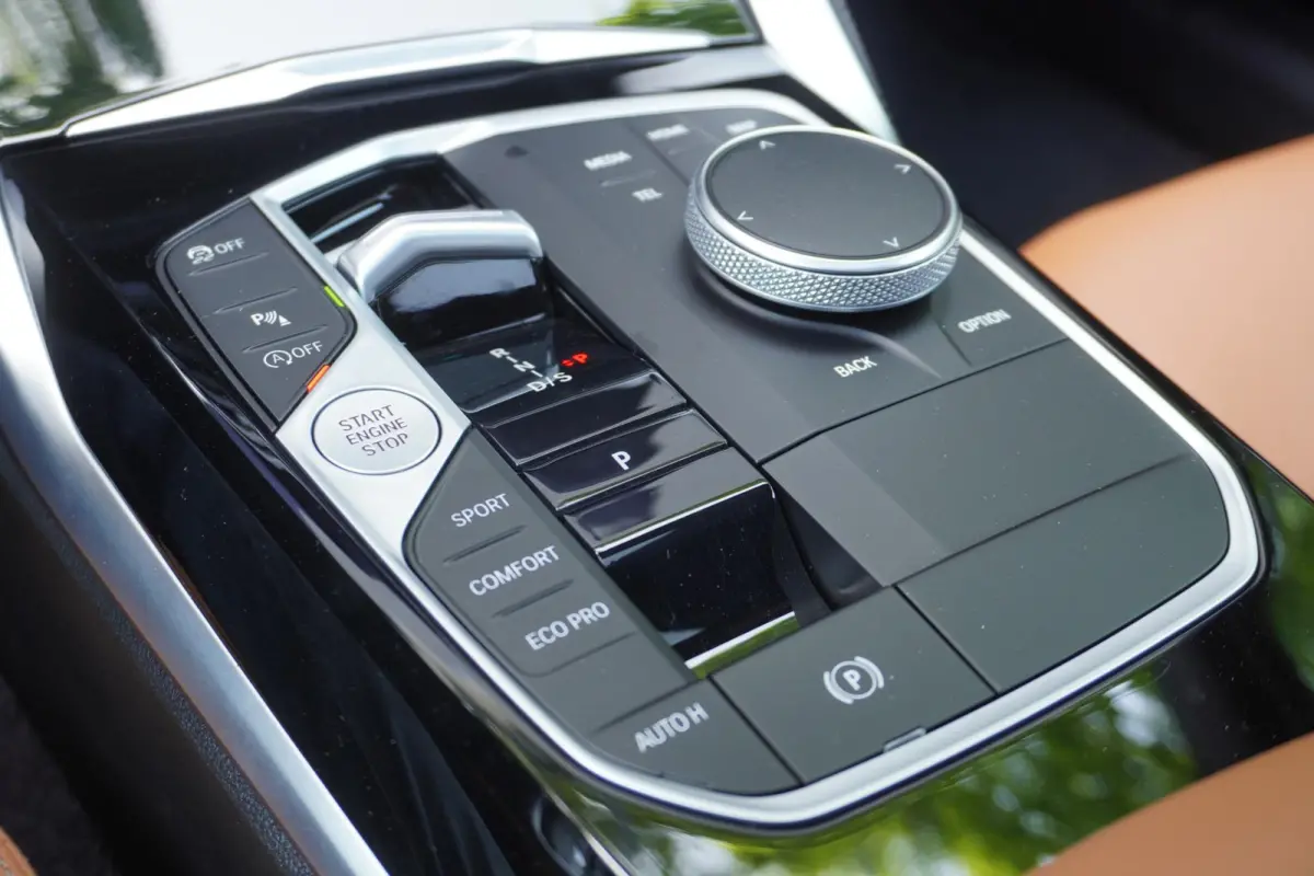 M240i xDrive | M Sportpakket Pro | 19 inch LM M Dubbelspaak | Trekhaak met afneembare kogel | HIFI System Harman Kardon | Elektrisch bediend glazen schuif-/kanteldak