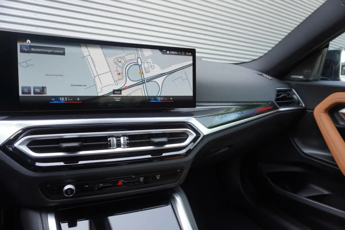 M240i xDrive | M Sportpakket Pro | 19 inch LM M Dubbelspaak | Trekhaak met afneembare kogel | HIFI System Harman Kardon | Elektrisch bediend glazen schuif-/kanteldak