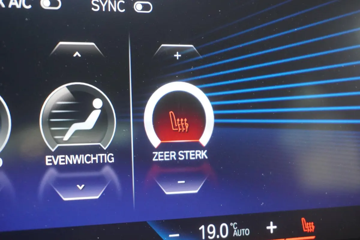 M240i xDrive | M Sportpakket Pro | 19 inch LM M Dubbelspaak | Trekhaak met afneembare kogel | HIFI System Harman Kardon | Elektrisch bediend glazen schuif-/kanteldak