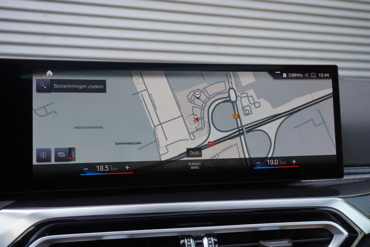 M240i xDrive | M Sportpakket Pro | 19 inch LM M Dubbelspaak | Trekhaak met afneembare kogel | HIFI System Harman Kardon | Elektrisch bediend glazen schuif-/kanteldak