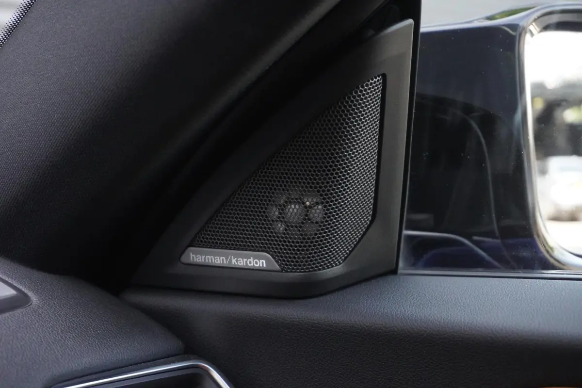 M240i xDrive | M Sportpakket Pro | 19 inch LM M Dubbelspaak | Trekhaak met afneembare kogel | HIFI System Harman Kardon | Elektrisch bediend glazen schuif-/kanteldak