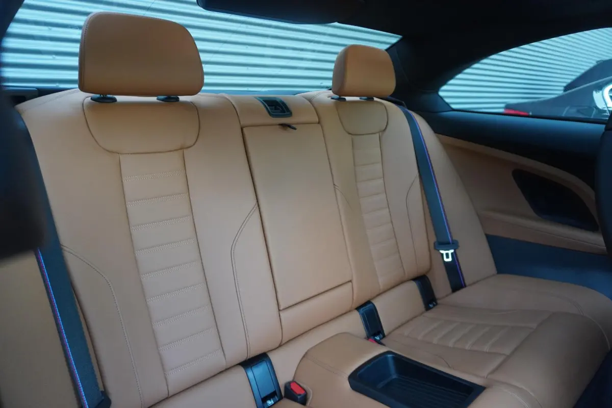 M240i xDrive | M Sportpakket Pro | 19 inch LM M Dubbelspaak | Trekhaak met afneembare kogel | HIFI System Harman Kardon | Elektrisch bediend glazen schuif-/kanteldak