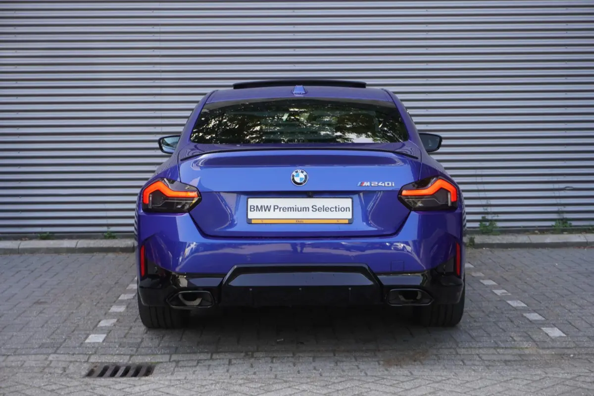 M240i xDrive | M Sportpakket Pro | 19 inch LM M Dubbelspaak | Trekhaak met afneembare kogel | HIFI System Harman Kardon | Elektrisch bediend glazen schuif-/kanteldak