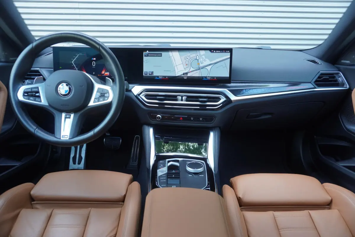 M240i xDrive | M Sportpakket Pro | 19 inch LM M Dubbelspaak | Trekhaak met afneembare kogel | HIFI System Harman Kardon | Elektrisch bediend glazen schuif-/kanteldak