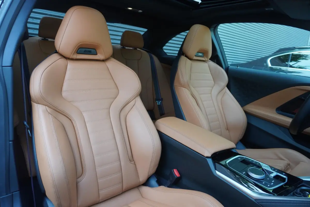 M240i xDrive | M Sportpakket Pro | 19 inch LM M Dubbelspaak | Trekhaak met afneembare kogel | HIFI System Harman Kardon | Elektrisch bediend glazen schuif-/kanteldak