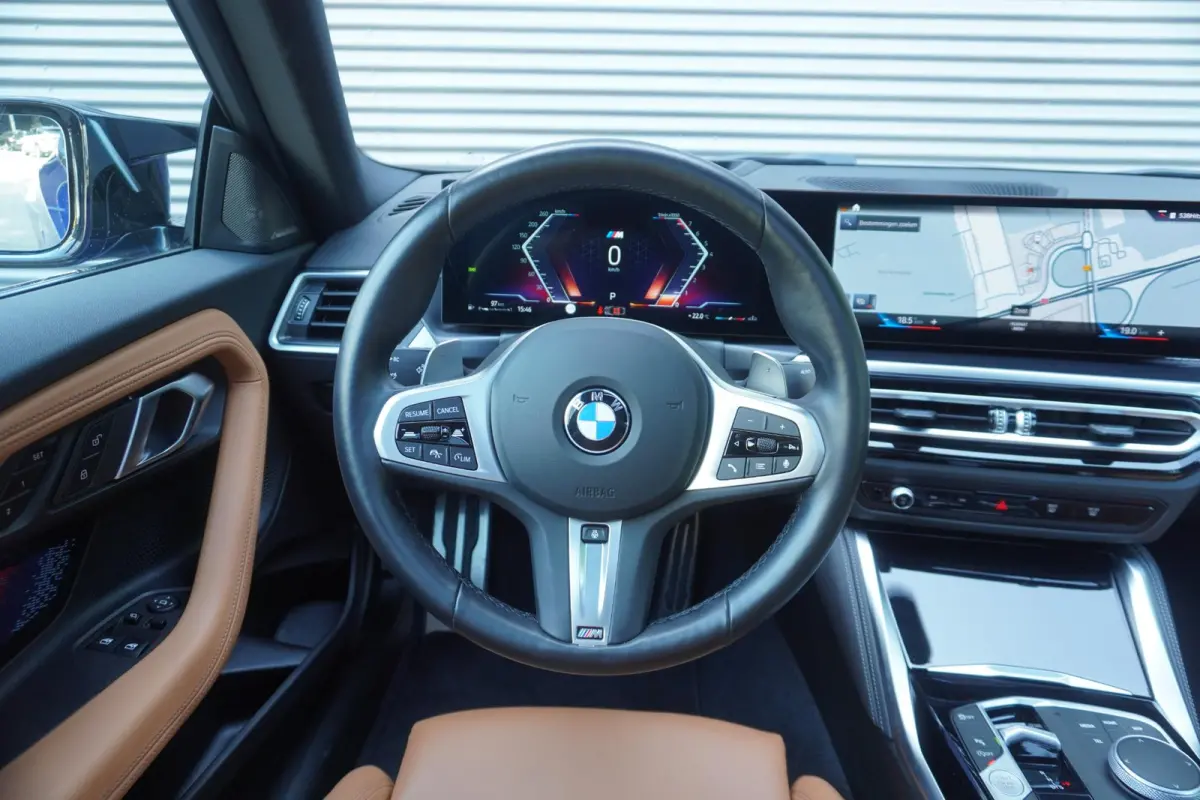 M240i xDrive | M Sportpakket Pro | 19 inch LM M Dubbelspaak | Trekhaak met afneembare kogel | HIFI System Harman Kardon | Elektrisch bediend glazen schuif-/kanteldak