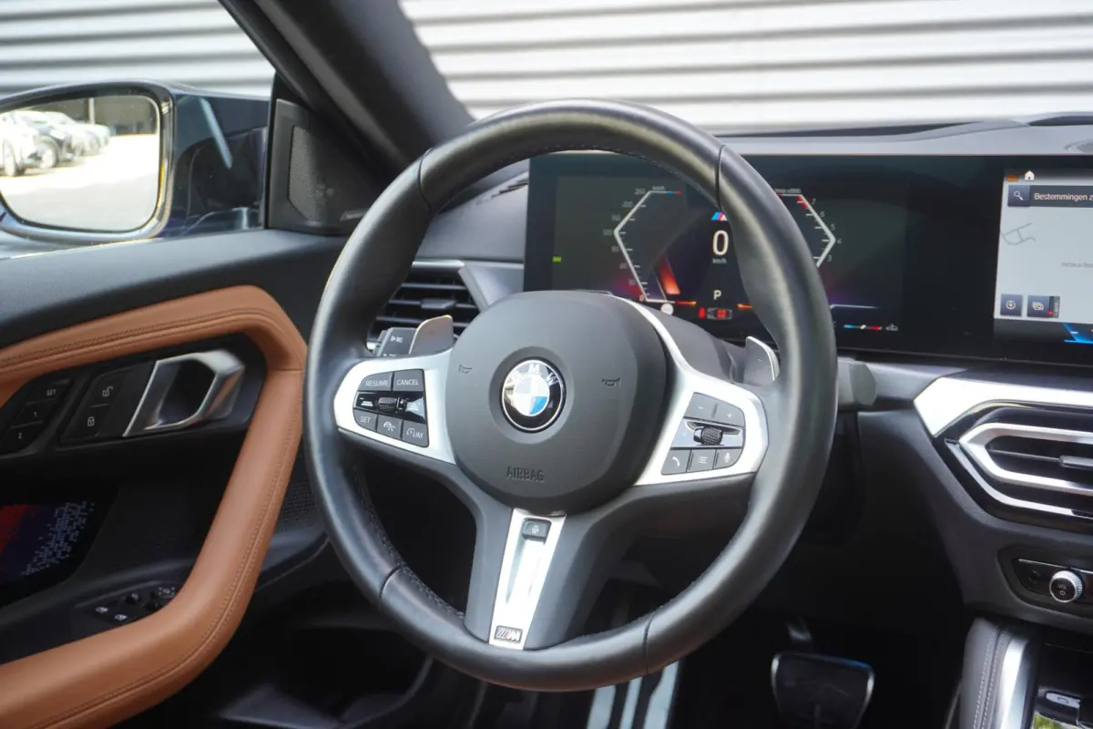 M240i xDrive | M Sportpakket Pro | 19 inch LM M Dubbelspaak | Trekhaak met afneembare kogel | HIFI System Harman Kardon | Elektrisch bediend glazen schuif-/kanteldak
