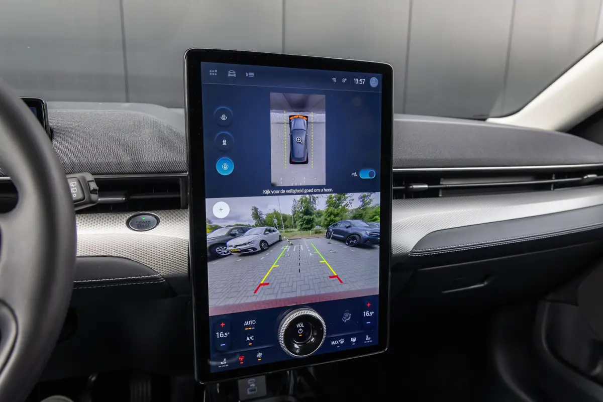 RWD 75 kWh | Camera | Adapt. Cruise | Standkachel | Stoel en Stuurverwarming | Apple/Android Carplay | Automatisch inparkeren | Lederen bekleding | Full LED