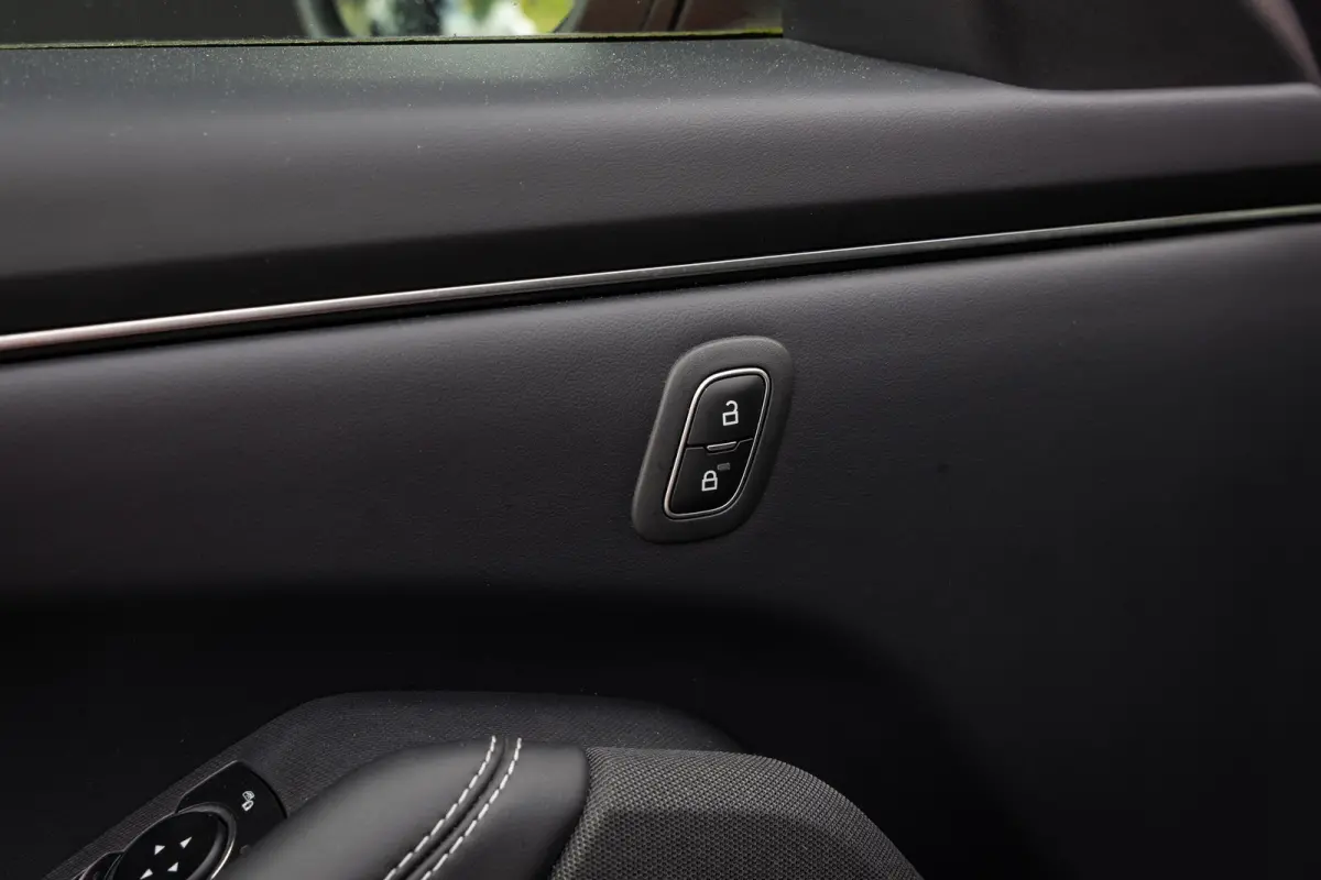 RWD 75 kWh | Camera | Adapt. Cruise | Standkachel | Stoel en Stuurverwarming | Apple/Android Carplay | Automatisch inparkeren | Lederen bekleding | Full LED