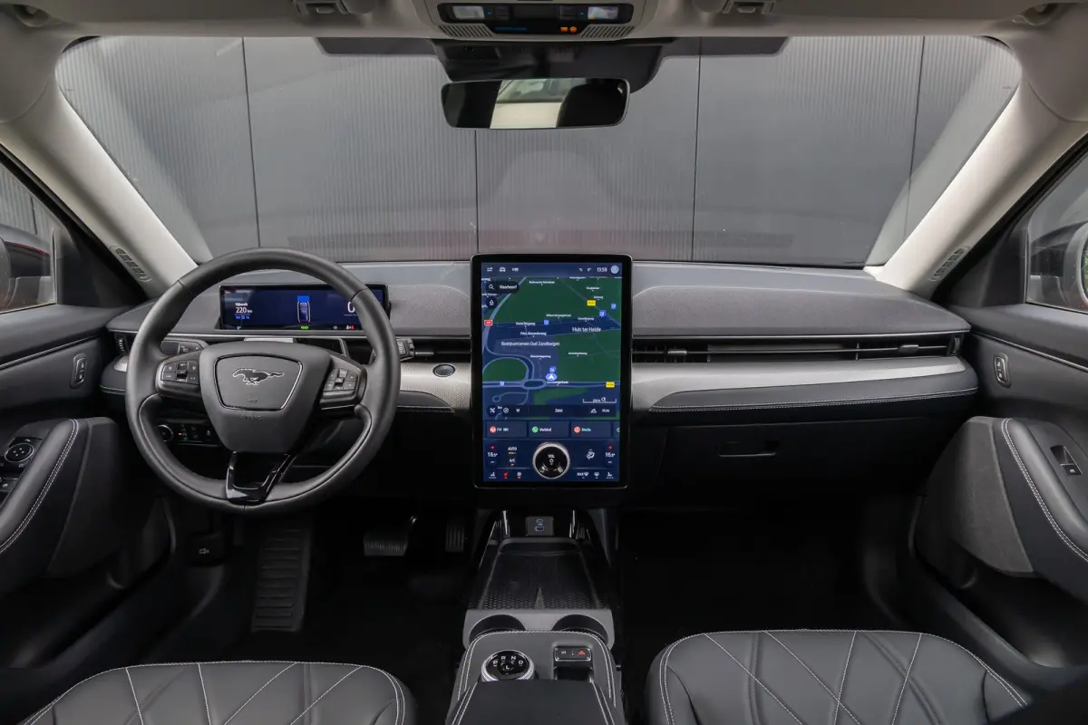 RWD 75 kWh | Camera | Adapt. Cruise | Standkachel | Stoel en Stuurverwarming | Apple/Android Carplay | Automatisch inparkeren | Lederen bekleding | Full LED