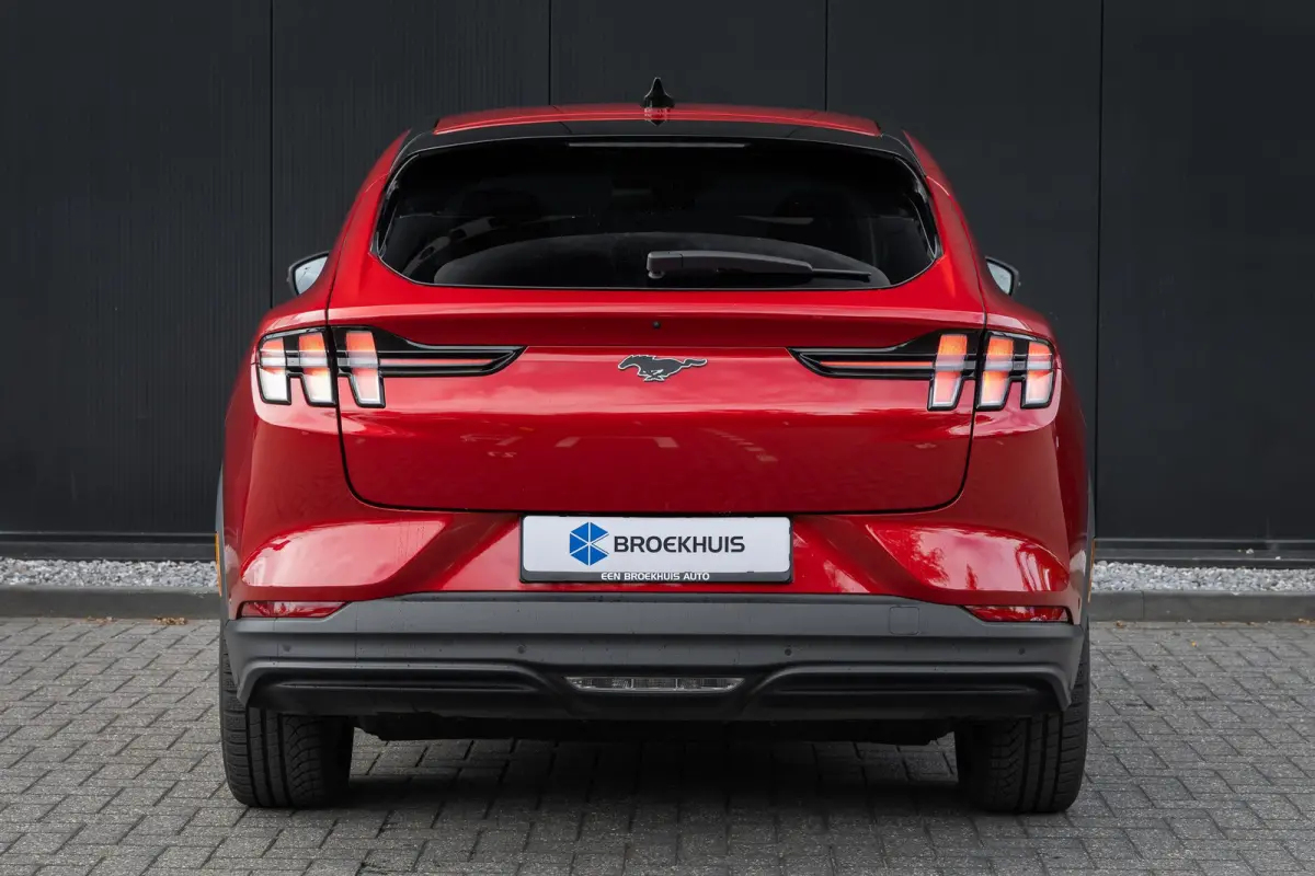 RWD 75 kWh | Camera | Adapt. Cruise | Standkachel | Stoel en Stuurverwarming | Apple/Android Carplay | Automatisch inparkeren | Lederen bekleding | Full LED