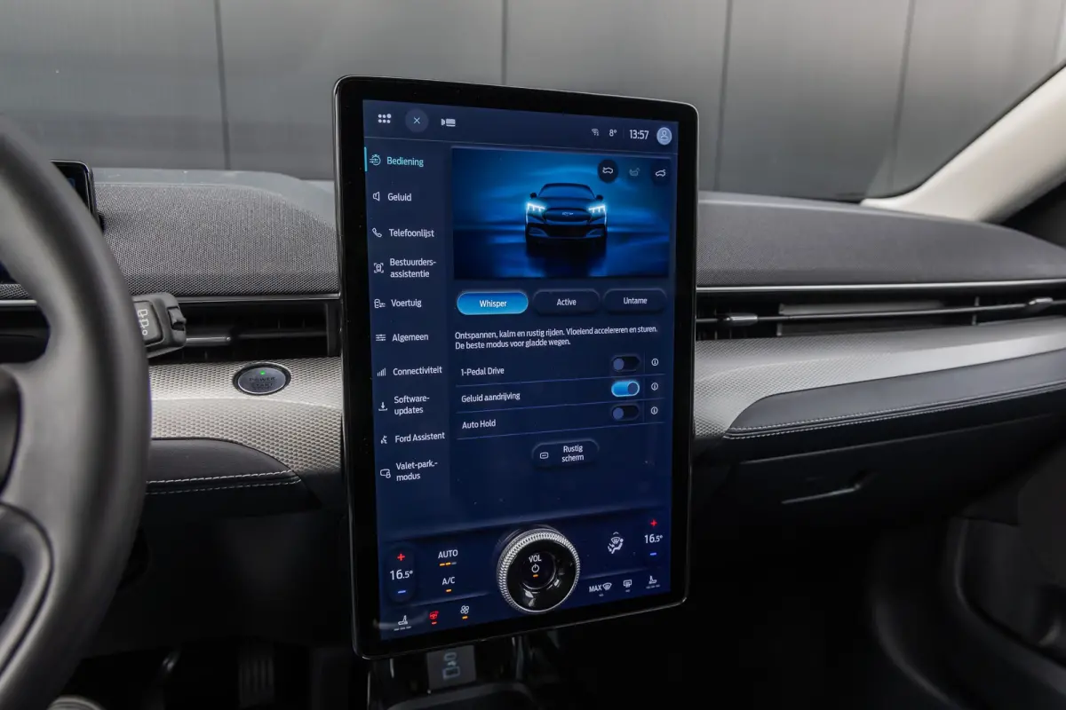 RWD 75 kWh | Camera | Adapt. Cruise | Standkachel | Stoel en Stuurverwarming | Apple/Android Carplay | Automatisch inparkeren | Lederen bekleding | Full LED