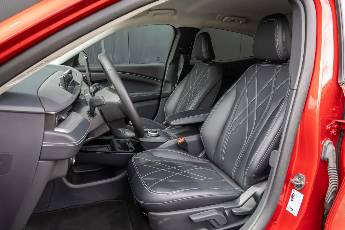 RWD 75 kWh | Camera | Adapt. Cruise | Standkachel | Stoel en Stuurverwarming | Apple/Android Carplay | Automatisch inparkeren | Lederen bekleding | Full LED