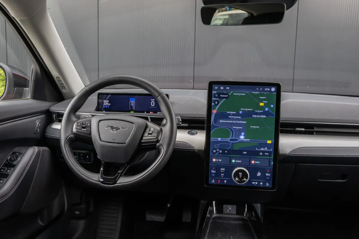 RWD 75 kWh | Camera | Adapt. Cruise | Standkachel | Stoel en Stuurverwarming | Apple/Android Carplay | Automatisch inparkeren | Lederen bekleding | Full LED