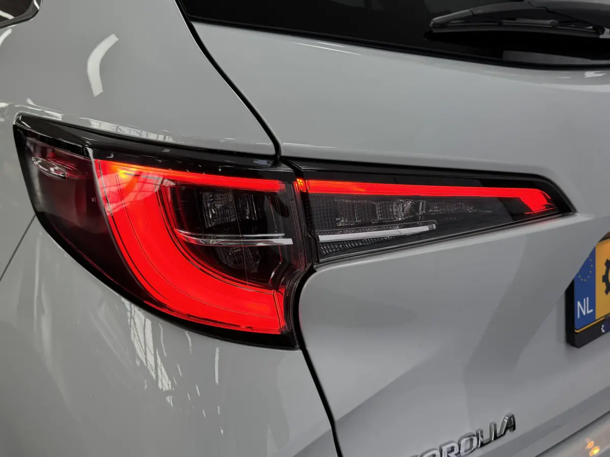 2.0 Hybrid GR-Sport Pano JBL HUD
