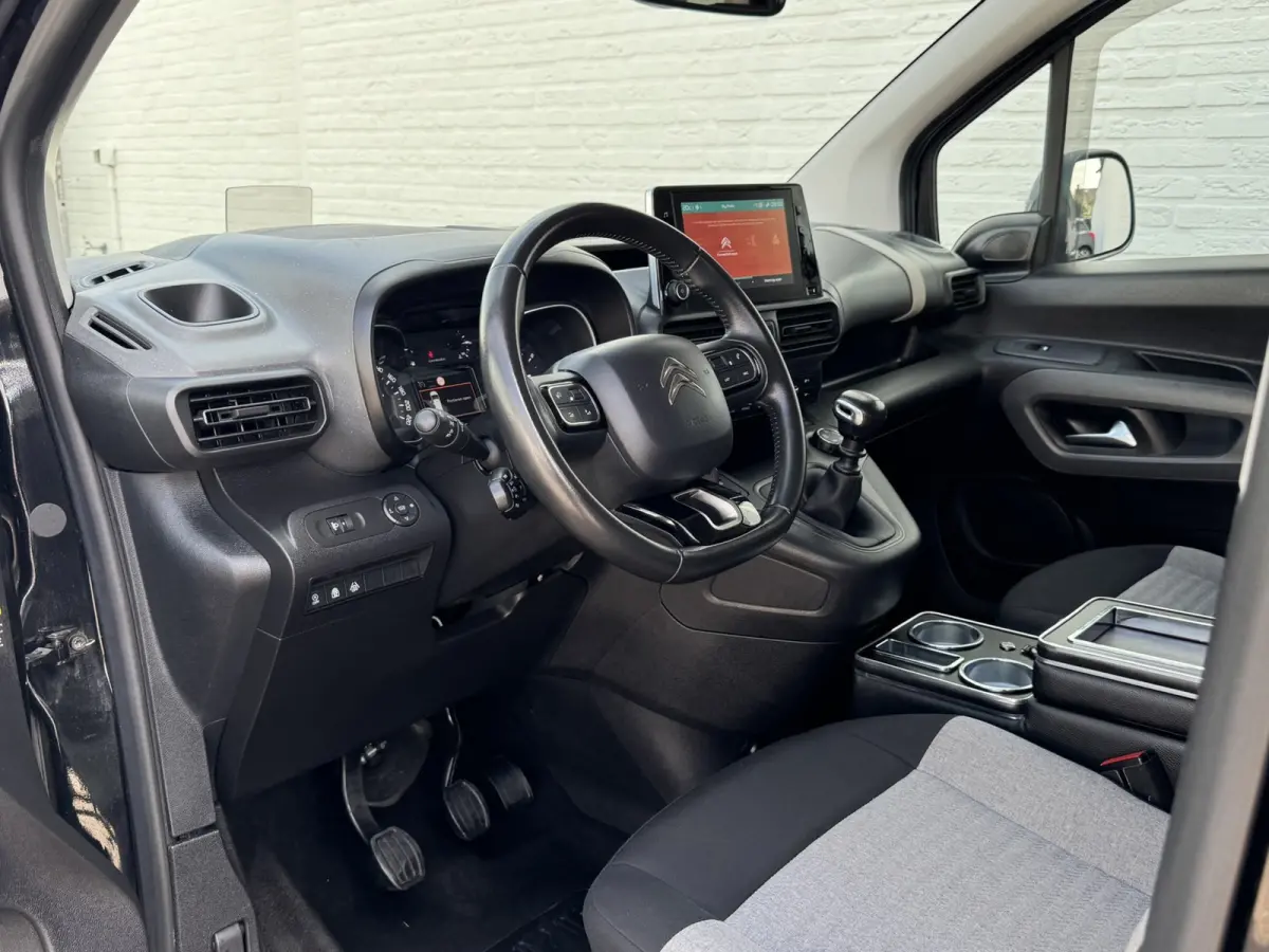 XL 1.2 PureTech Shine 7p Trekhaak All-Season Banden, Carplay, Navi, Parkeersensoren, Climate Control