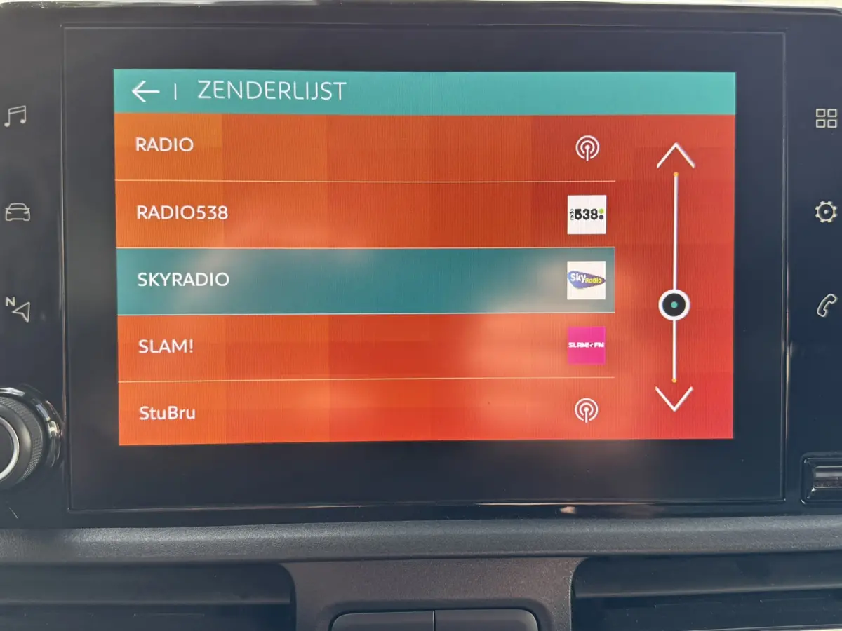 XL 1.2 PureTech Shine 7p Trekhaak All-Season Banden, Carplay, Navi, Parkeersensoren, Climate Control