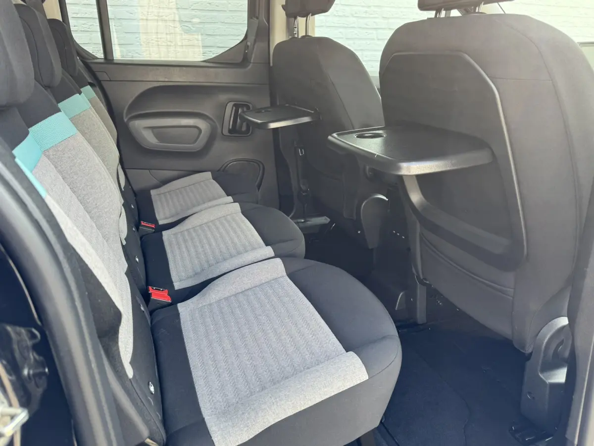 XL 1.2 PureTech Shine 7p Trekhaak All-Season Banden, Carplay, Navi, Parkeersensoren, Climate Control