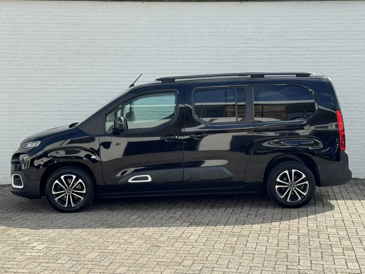 XL 1.2 PureTech Shine 7p Trekhaak All-Season Banden, Carplay, Navi, Parkeersensoren, Climate Control