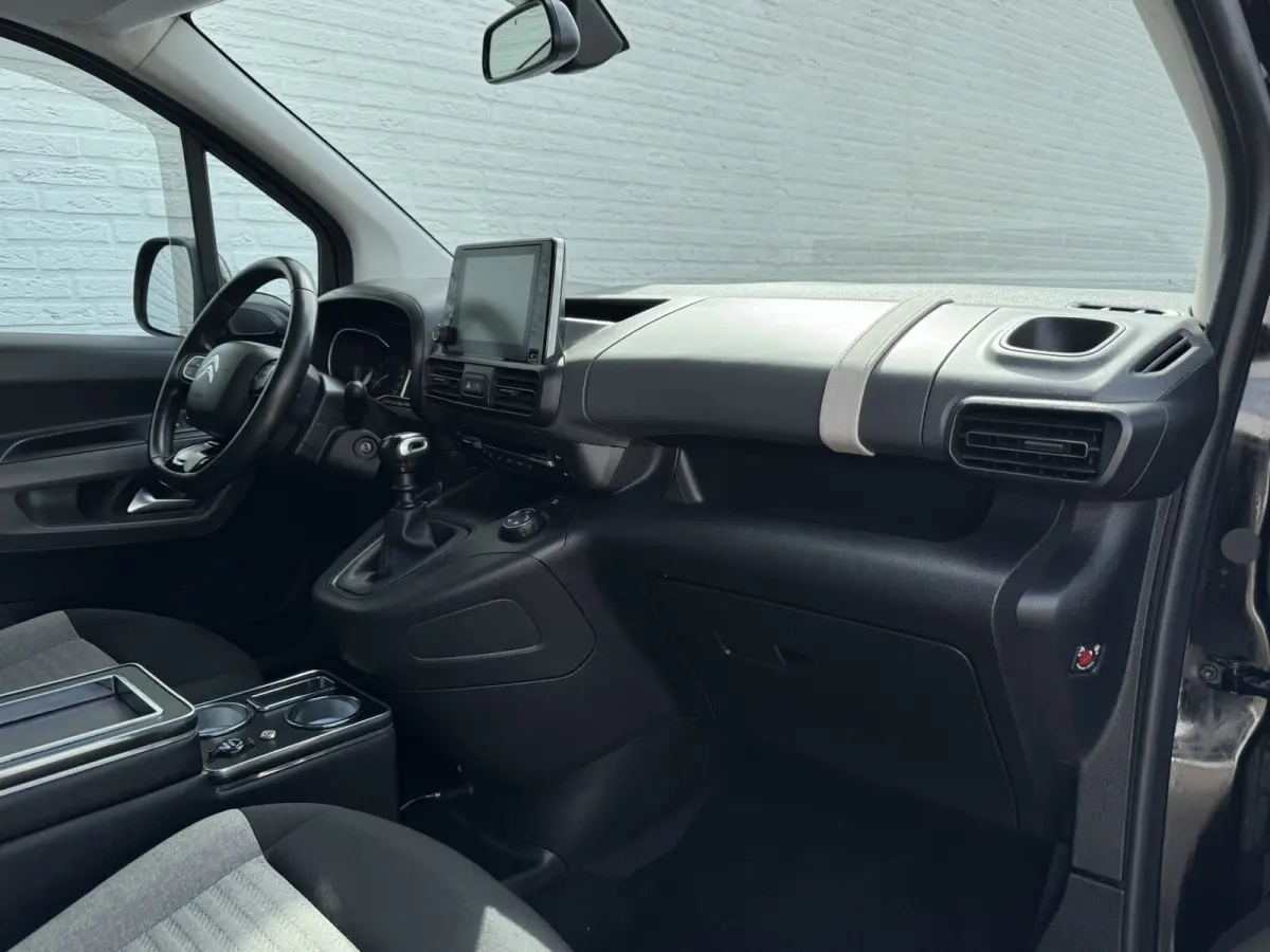 XL 1.2 PureTech Shine 7p Trekhaak All-Season Banden, Carplay, Navi, Parkeersensoren, Climate Control