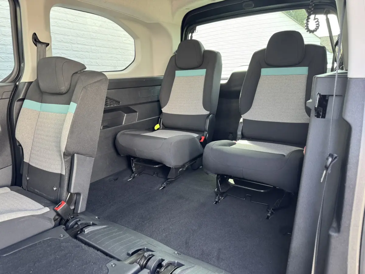 XL 1.2 PureTech Shine 7p Trekhaak All-Season Banden, Carplay, Navi, Parkeersensoren, Climate Control
