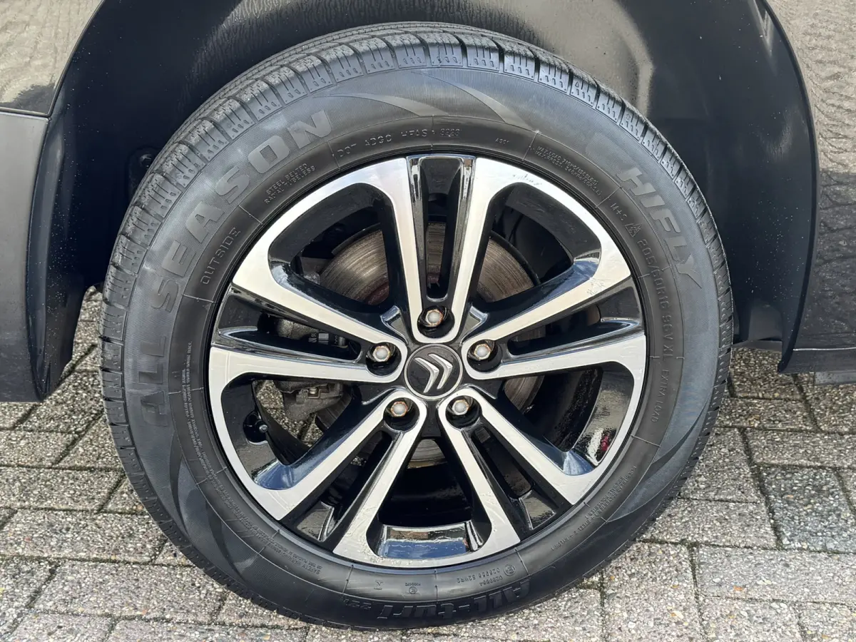 XL 1.2 PureTech Shine 7p Trekhaak All-Season Banden, Carplay, Navi, Parkeersensoren, Climate Control
