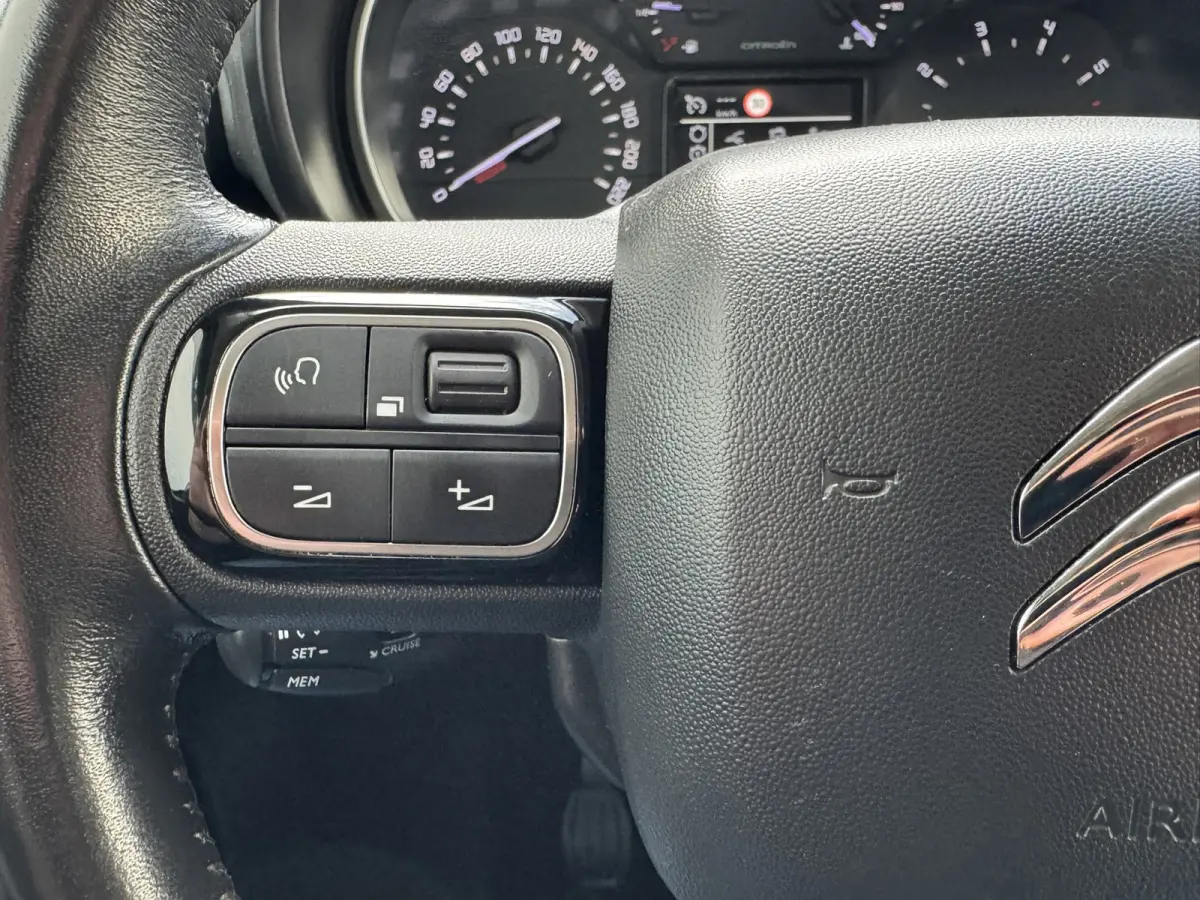 XL 1.2 PureTech Shine 7p Trekhaak All-Season Banden, Carplay, Navi, Parkeersensoren, Climate Control