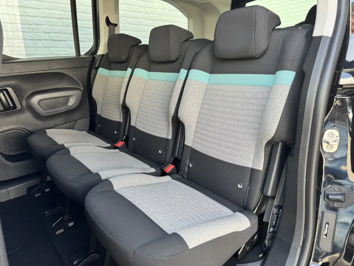 XL 1.2 PureTech Shine 7p Trekhaak All-Season Banden, Carplay, Navi, Parkeersensoren, Climate Control