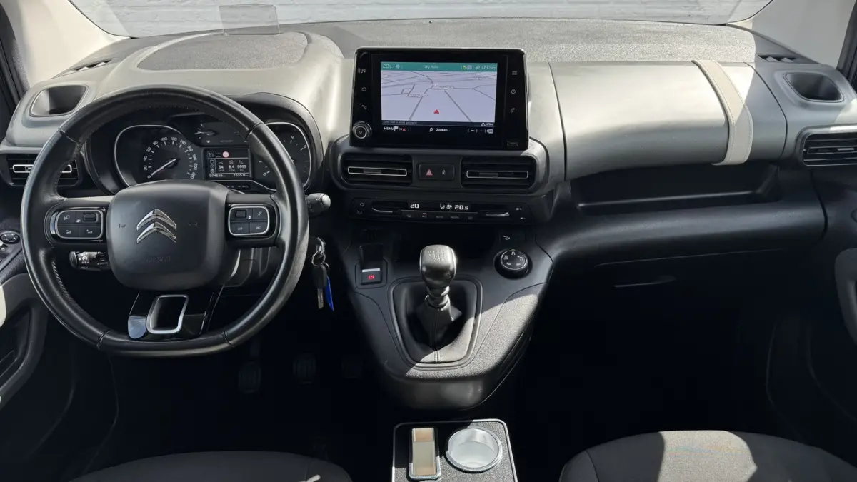 XL 1.2 PureTech Shine 7p Trekhaak All-Season Banden, Carplay, Navi, Parkeersensoren, Climate Control