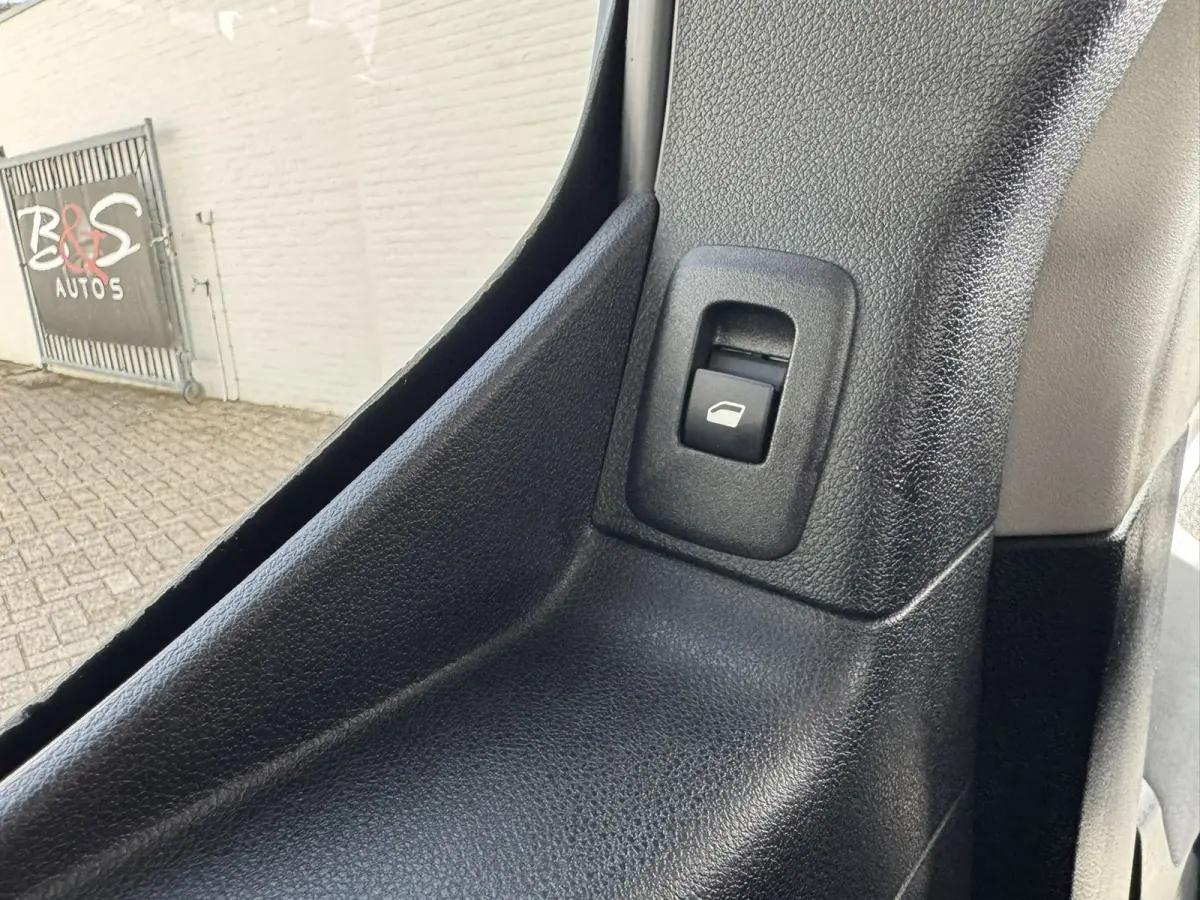 XL 1.2 PureTech Shine 7p Trekhaak All-Season Banden, Carplay, Navi, Parkeersensoren, Climate Control