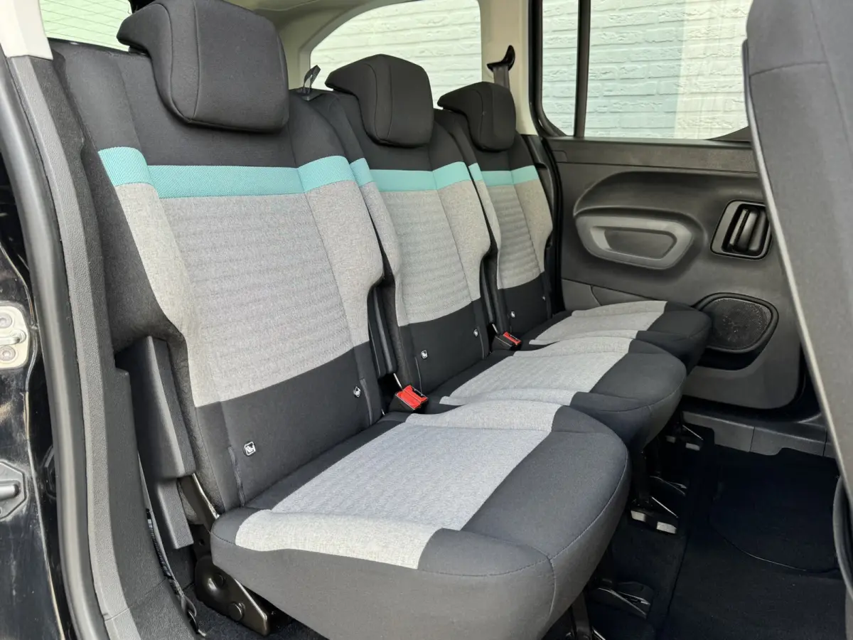 XL 1.2 PureTech Shine 7p Trekhaak All-Season Banden, Carplay, Navi, Parkeersensoren, Climate Control