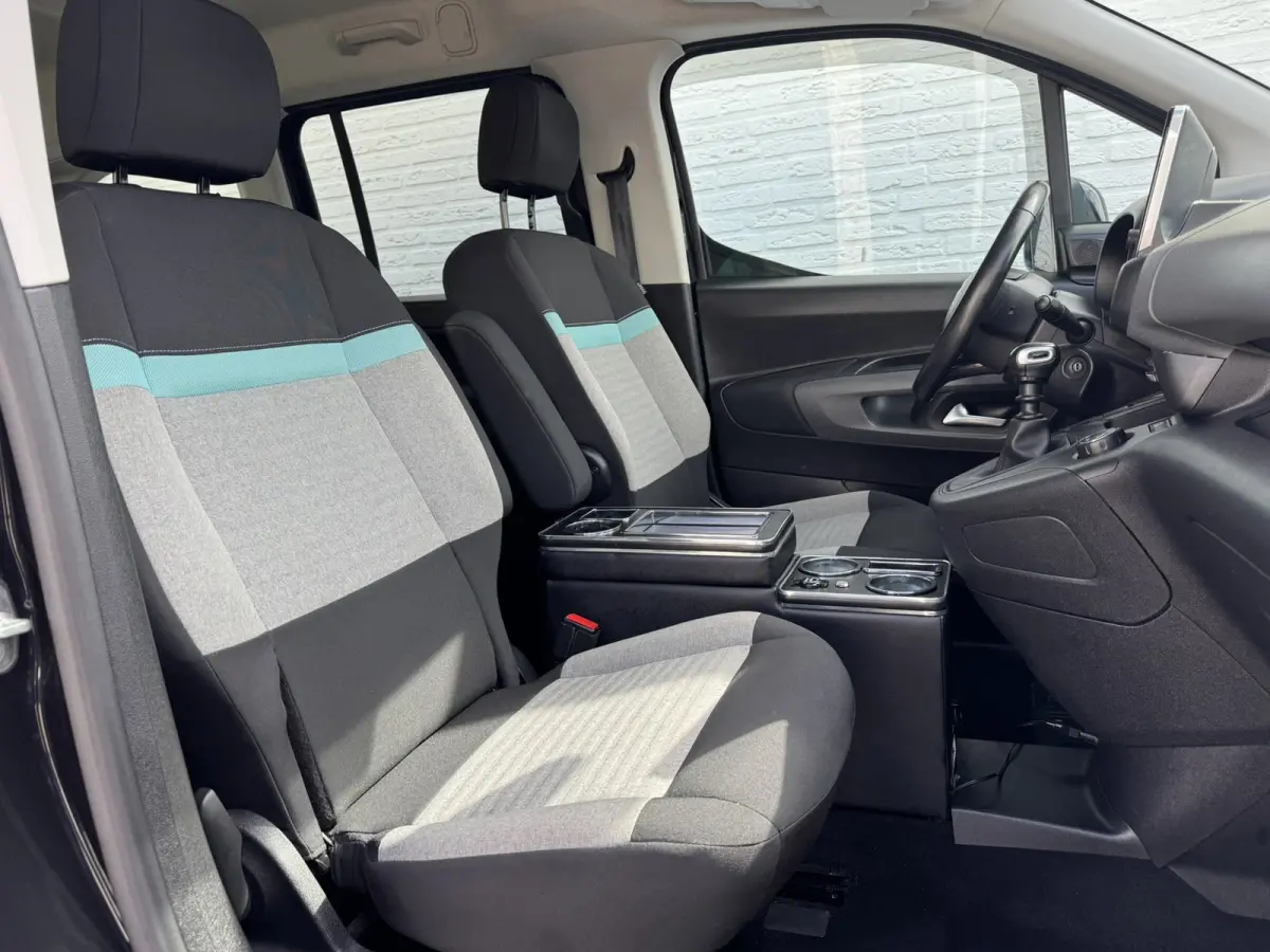 XL 1.2 PureTech Shine 7p Trekhaak All-Season Banden, Carplay, Navi, Parkeersensoren, Climate Control