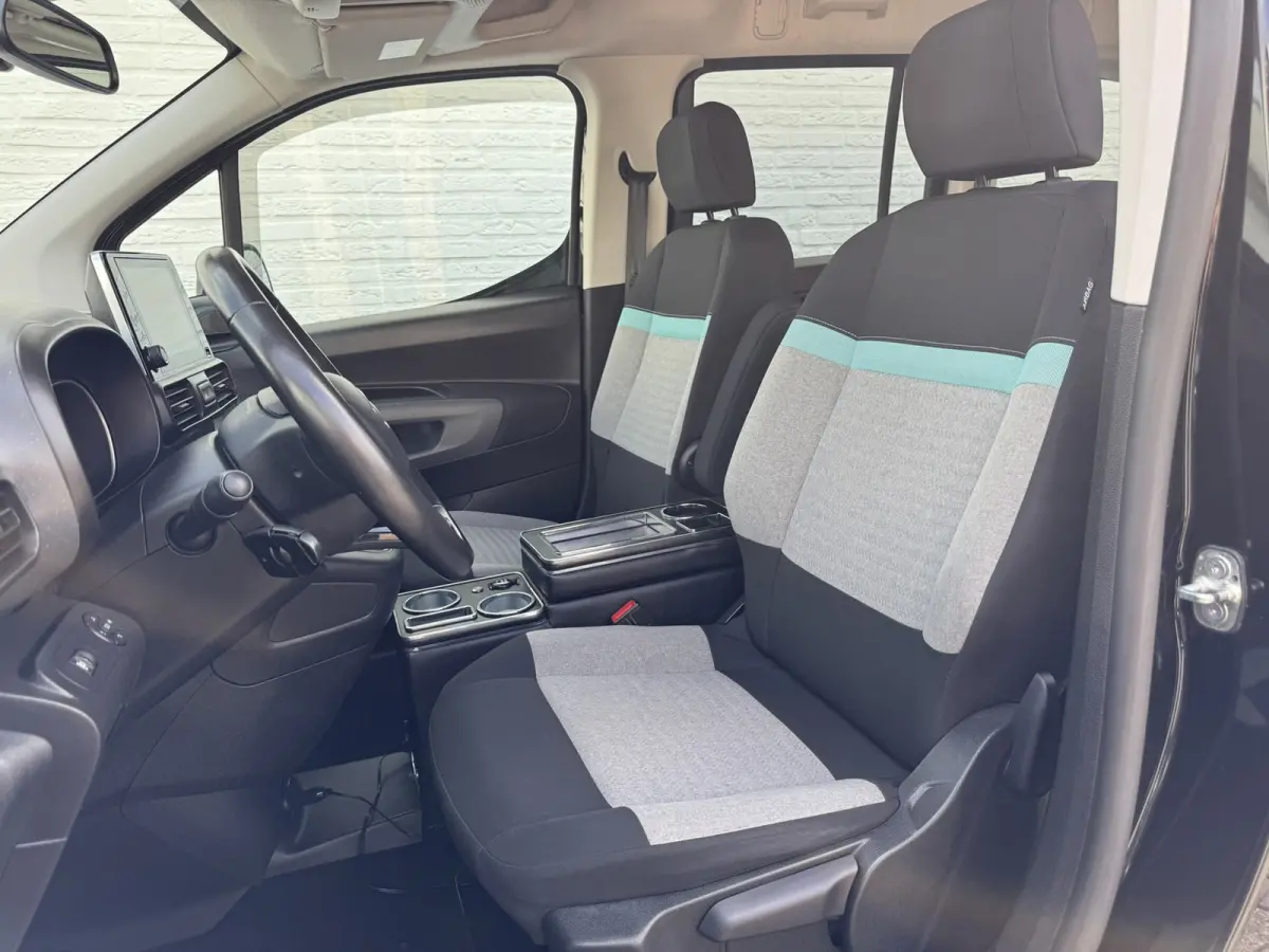 XL 1.2 PureTech Shine 7p Trekhaak All-Season Banden, Carplay, Navi, Parkeersensoren, Climate Control