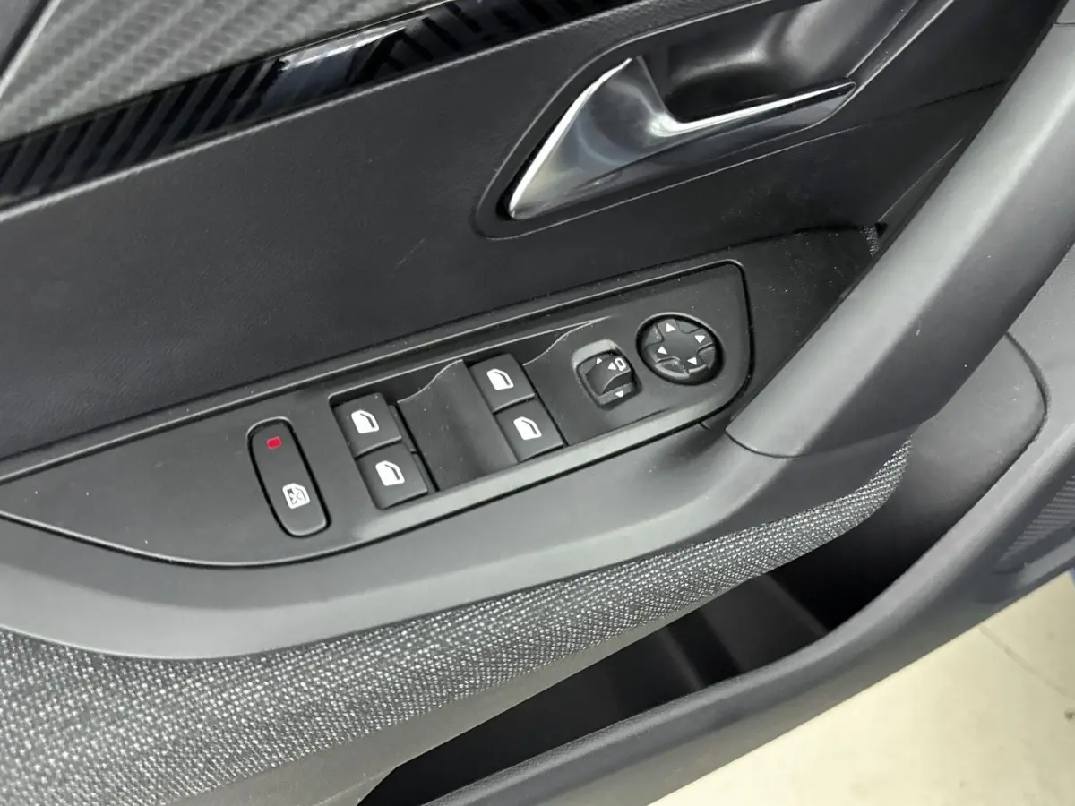 1.2 Mild Hybrid 110pk Business Navigatie | Camera | Cruise control | Climate control |