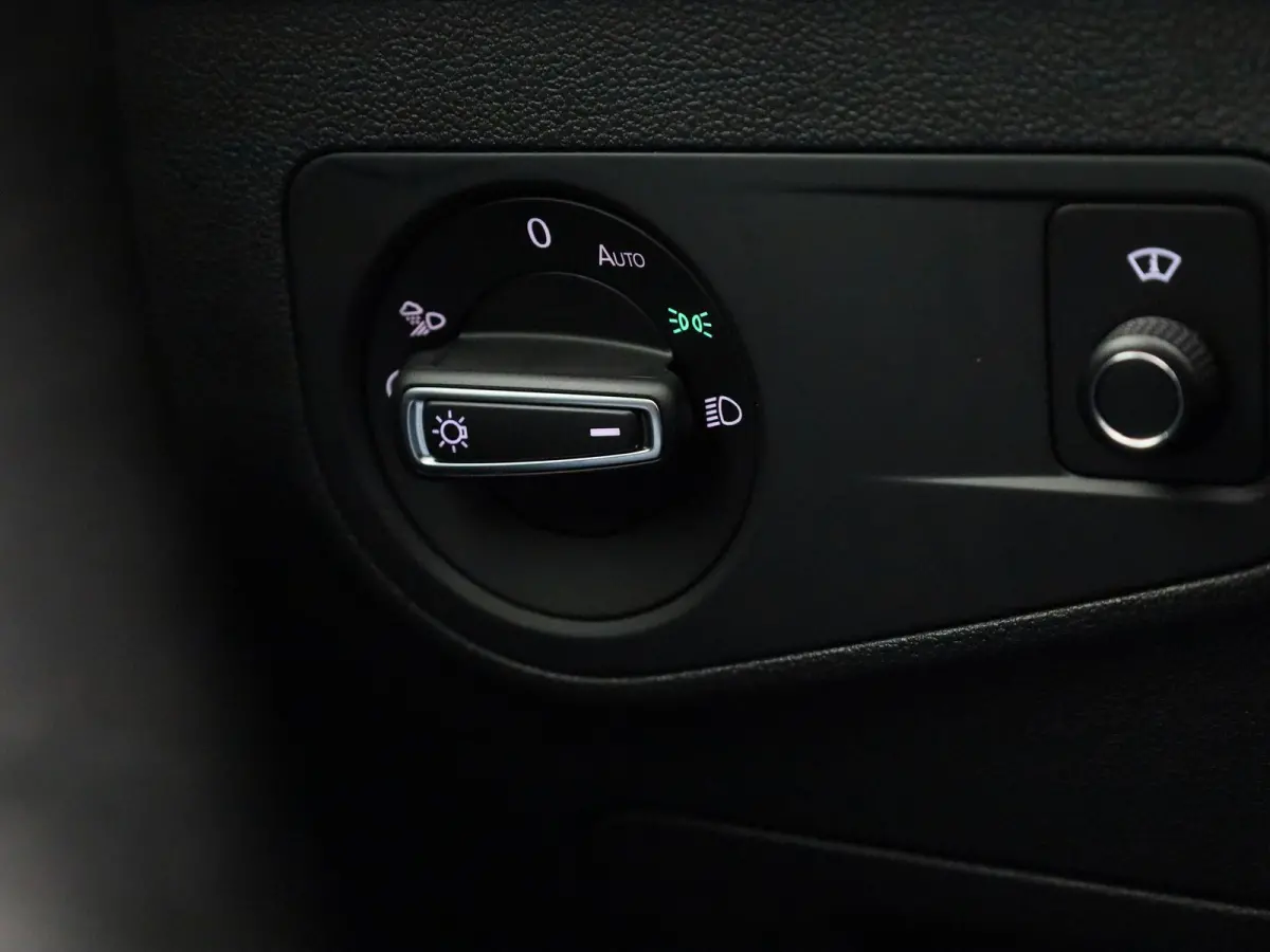 1.4 TSI eHybrid R-Line Business+ 245 PK| Dealeronderhouden | SoH 91,5%  Panoramadak | Trekhaak | Navigatie Pro | Achteruitrijcamera | Achterklep Elektrisch | 20 Inch Velgen