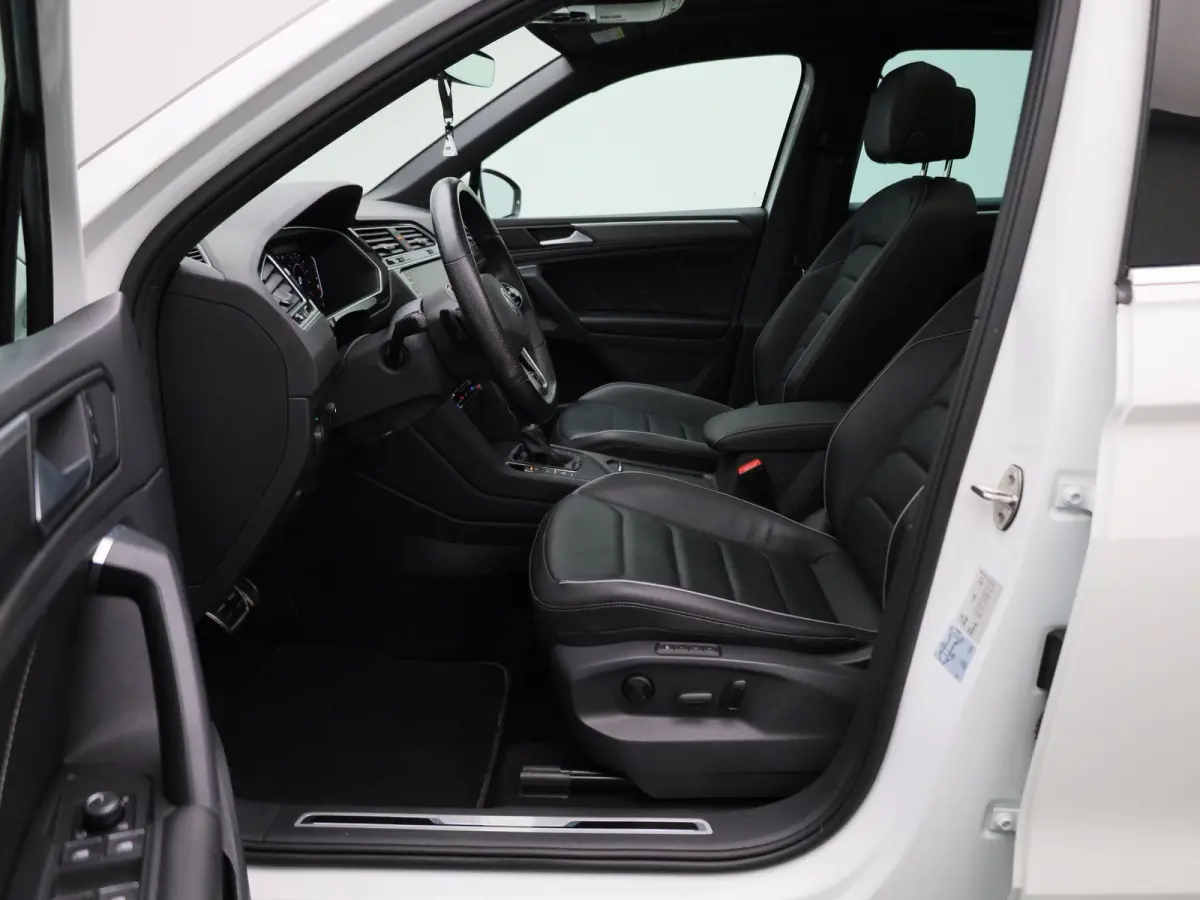 1.4 TSI eHybrid R-Line Business+ 245 PK| Dealeronderhouden | SoH 91,5%  Panoramadak | Trekhaak | Navigatie Pro | Achteruitrijcamera | Achterklep Elektrisch | 20 Inch Velgen