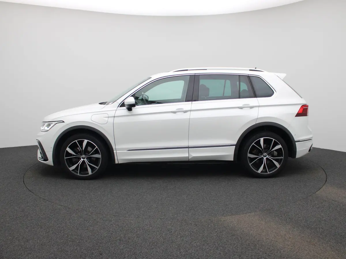 1.4 TSI eHybrid R-Line Business+ 245 PK| Dealeronderhouden | SoH 91,5%  Panoramadak | Trekhaak | Navigatie Pro | Achteruitrijcamera | Achterklep Elektrisch | 20 Inch Velgen